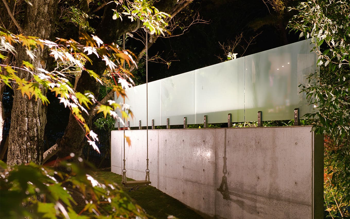 外構工事 フェンス・塀 明るく開放的な強化ガラスのビュースルーフェンス フィーリングガーデン メイン写真