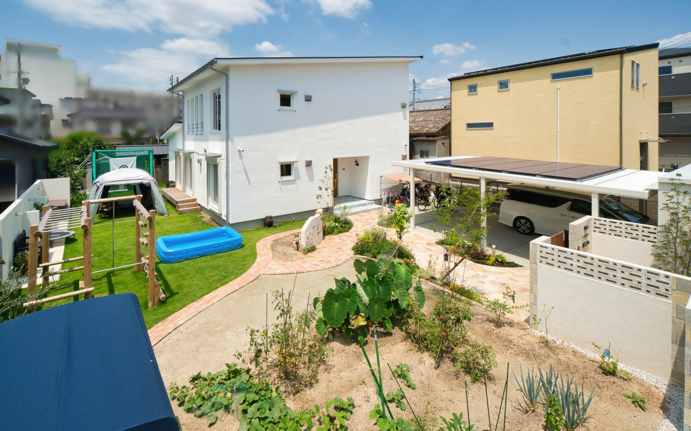 外構工事 大型物件 家庭菜園、バーベキュー、お庭キャンプ！　お子様がのびのび育つ芝生のお庭 フィーリングガーデン メイン写真