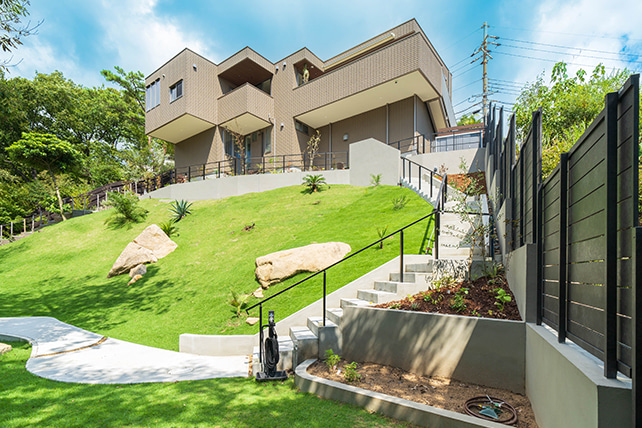 フィーリングガーデンの斜面・法面活用の施工事例はこちら