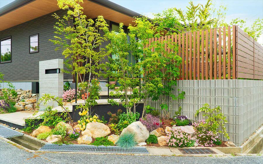 フィーリングガーデンの強み 200種類以上の植物を組み合わせたお庭が見る人を魅了